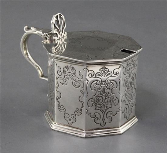 A Victorian silver octagonal mustard by The Barnards, height 8cm.